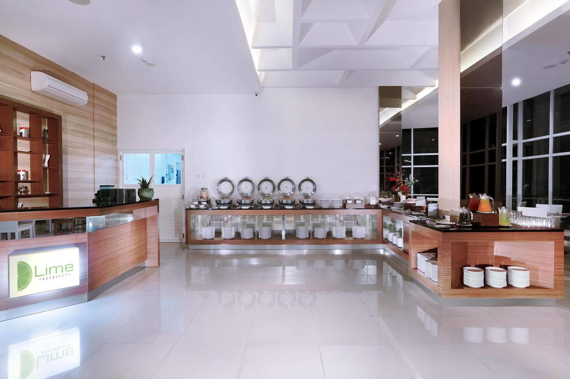 Favehotel Simpang Lima - Semarang Buitenkant foto